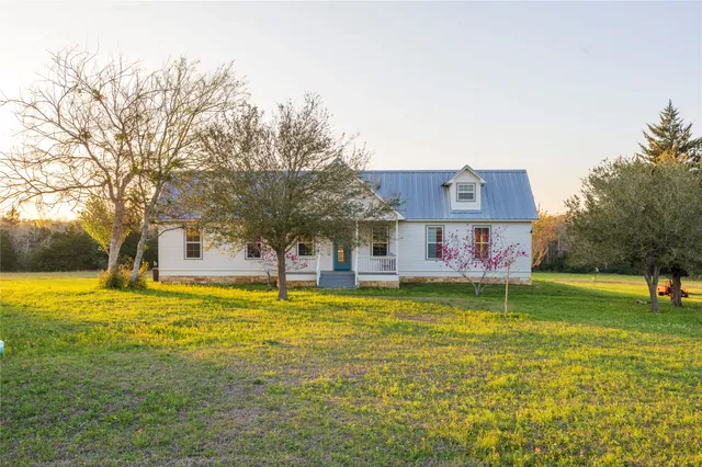 $1,800 | 3831 Meadow View Lane, Fayetteville, TX 78940