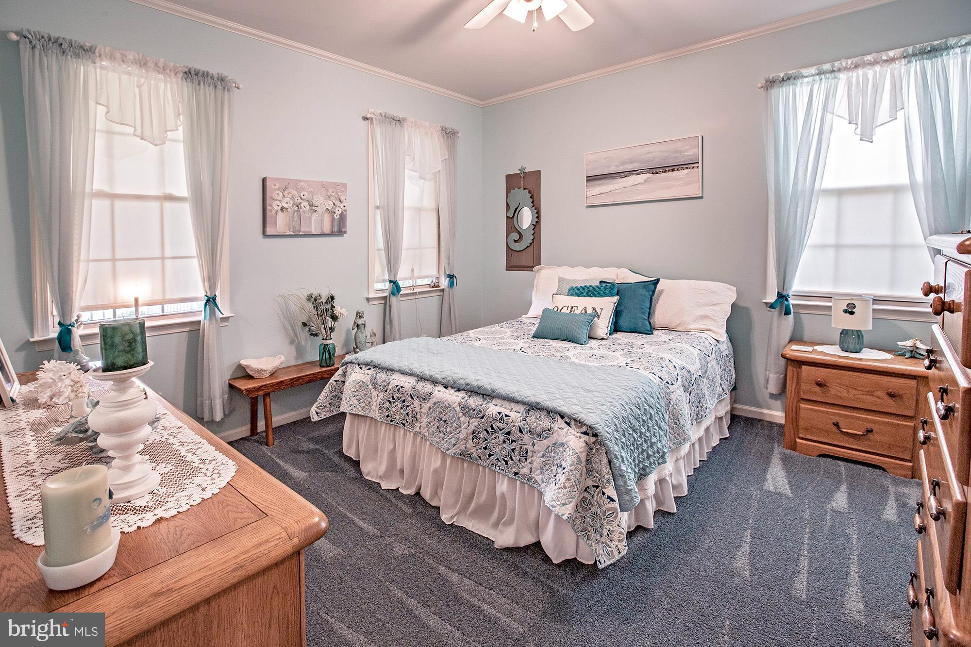 7 Meghans Way Pennsville, NJ 08070 - Photo 20 of 30 a bedroom with bed and window