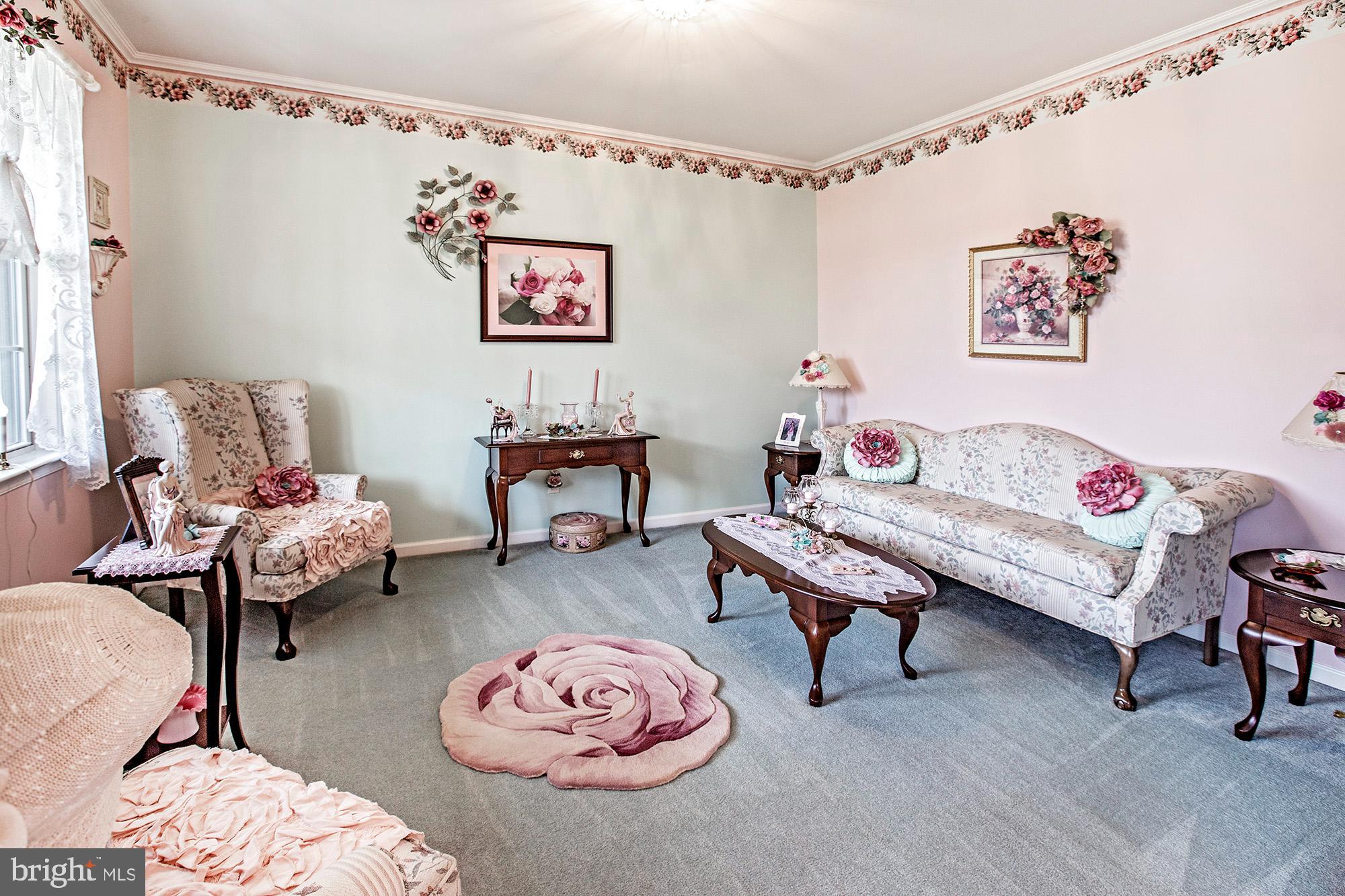 7 Meghans Way Pennsville, NJ 08070 - Photo 6 of 30 a living room with furniture and a table