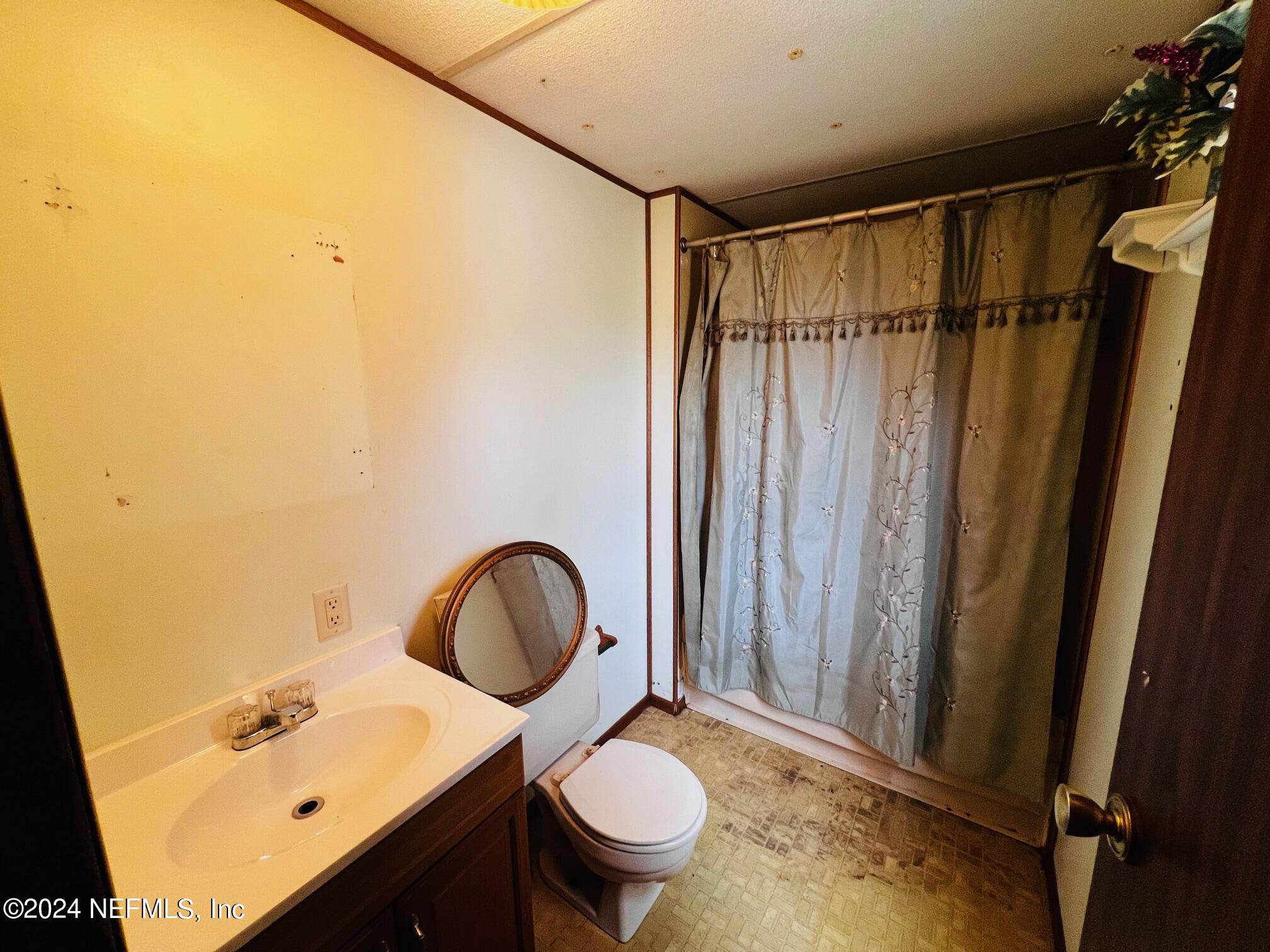 7635 Oak Forest Road Keystone Heights, FL 32656 - Photo 19 of 30 a bathroom with a sink toilet and shower