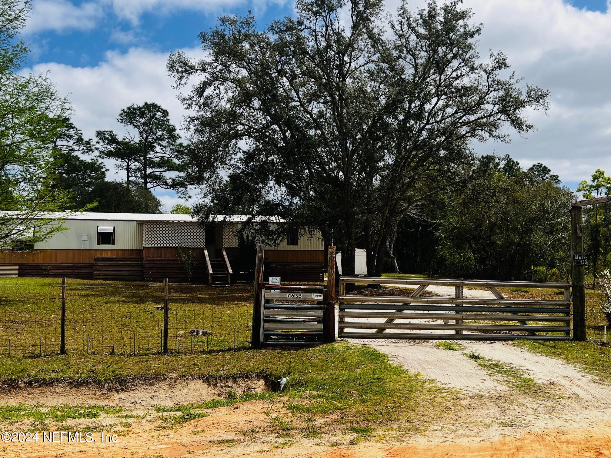 7635 Oak Forest Road Keystone Heights, FL 32656 - Photo 5 of 30 a view of a terrace