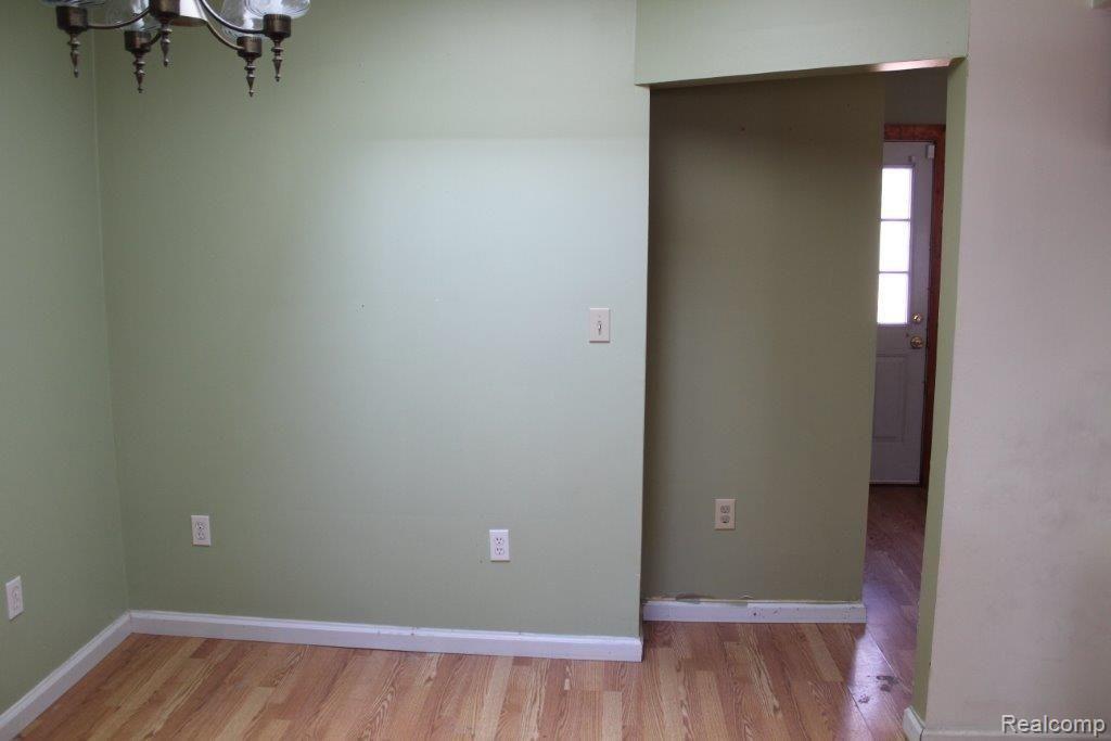 2254 South Graham Road Flint, MI 48532 - Photo 8 of 16 IMG_3873.JPG