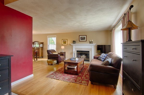 31 Andrews Farm Road Boxford, MA 01921 - Photo 5 of 27