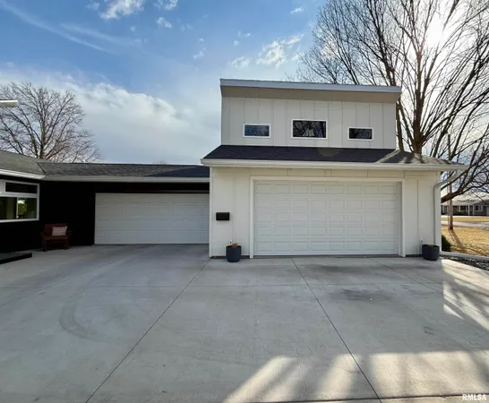 $319,900 | 1695 Jefferson Street, Galesburg, IL 61401