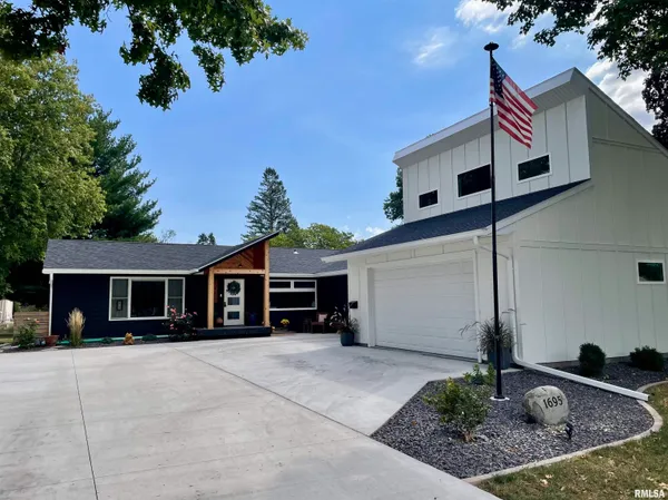 $319,900 | 1695 Jefferson Street, Galesburg, IL 61401
