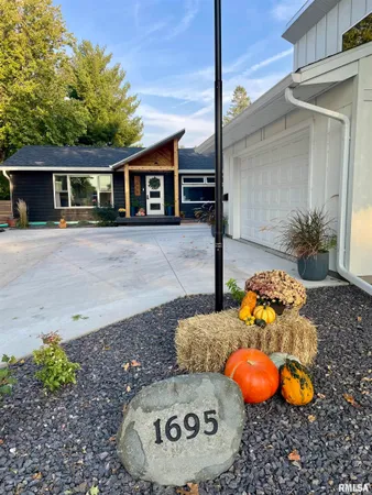 $319,900 | 1695 Jefferson Street, Galesburg, IL 61401