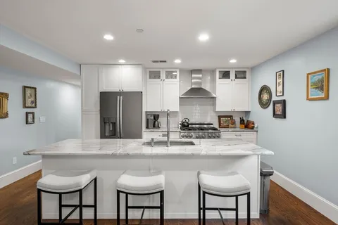 $1,049,000 | 435 East 3rd Street, Unit 2, Boston, MA 02127