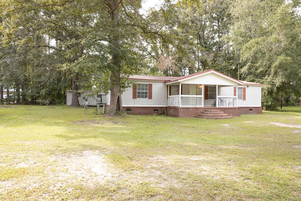206 Belfast Lane Walterboro, SC 29488 - Photo 2 of 15 3T6A4613-2