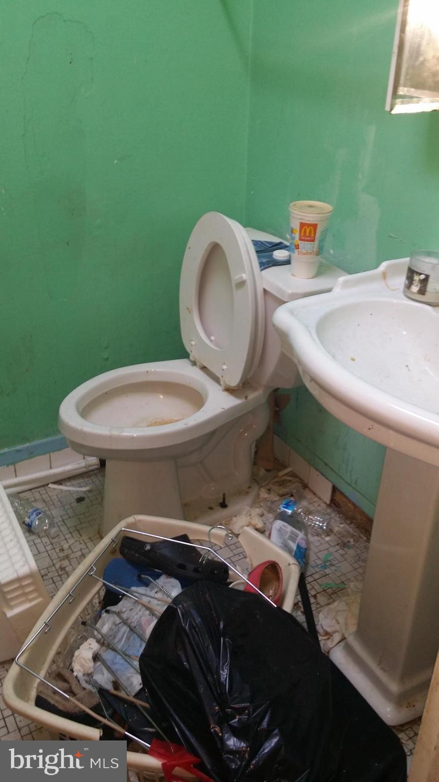 1102 Ward Street Chester, PA 19013 - Photo 6 of 27