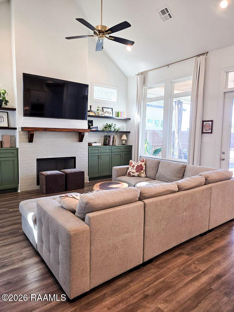 215 Timber Mill Street Lafayette, LA 70508 - Photo 4 of 31 Living_2