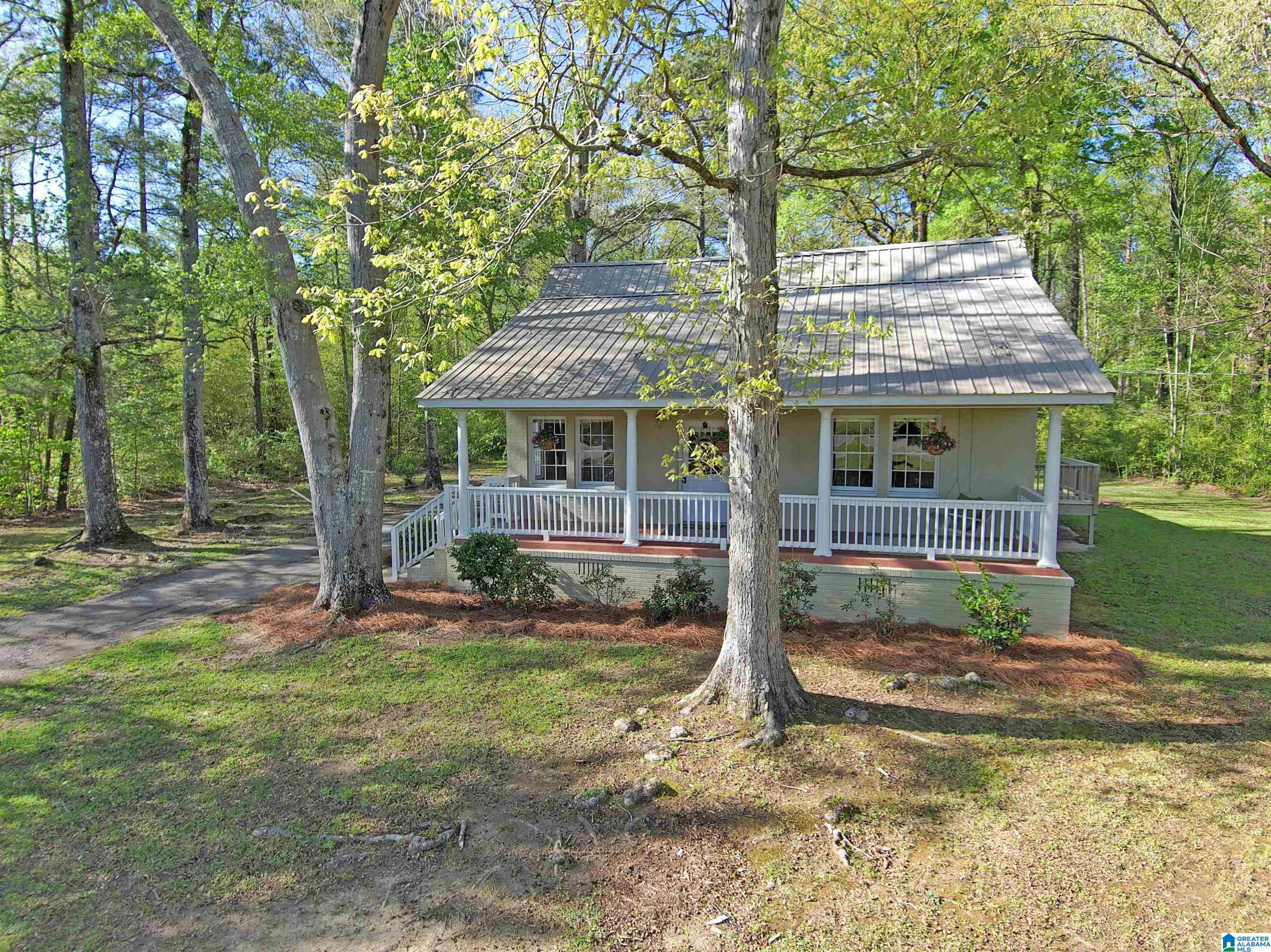 3939 Woodhaven Road Birmingham, AL 35244 - Photo 2 of 27