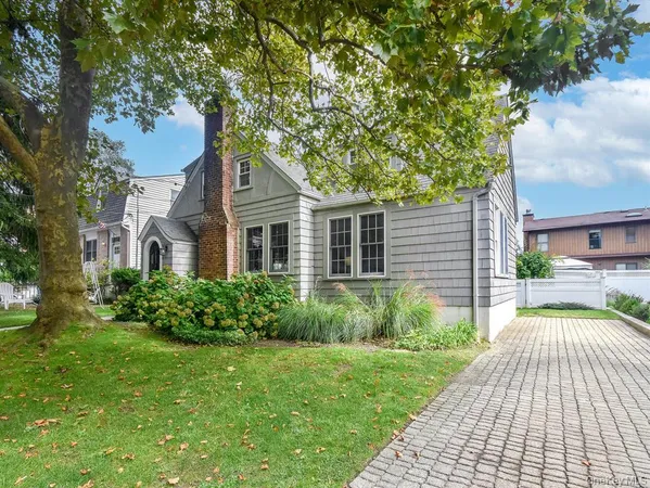 $4,300 | 20 Oldwood Road South, Unit 1, Port Washington, NY 11050