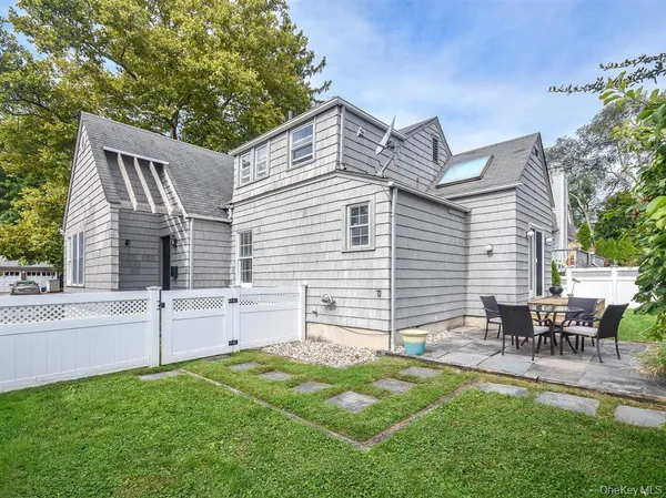 $4,300 | 20 Oldwood Road South, Unit 1, Port Washington, NY 11050