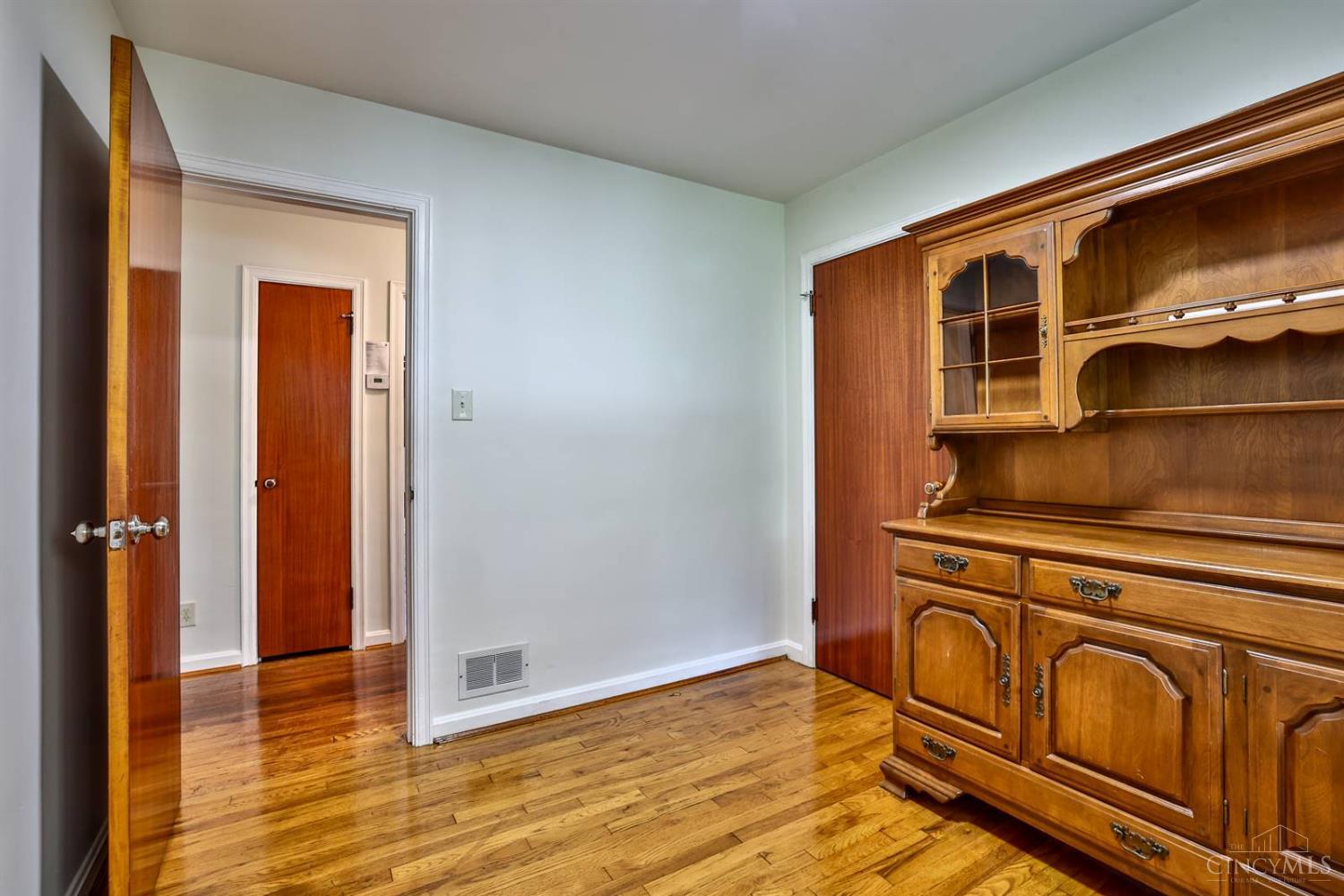 5397 Belclare Road Cincinnati, OH 45247 - Photo 20 of 30 Gallery Image 20