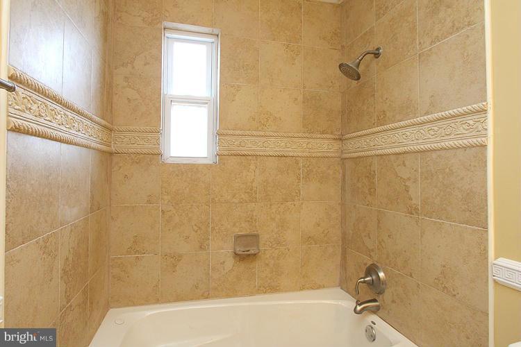 1500 Eaton Road Southeast, Unit 301 Washington, DC 20020 - Photo 13 of 16 Bath (Master)