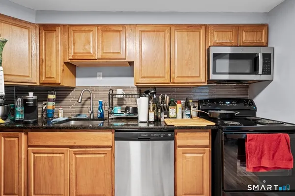 $415,000 | 15 Spread Oak Lane, Waterbury, CT 06704