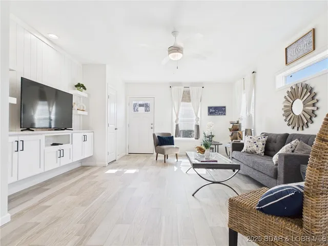 $249,500 | 100 Mayerling Drive, Laurie, MO 65037