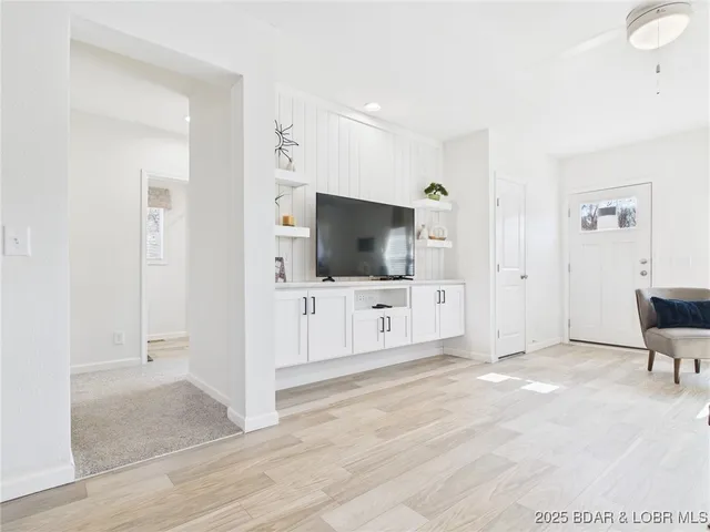 $249,500 | 100 Mayerling Drive, Laurie, MO 65037