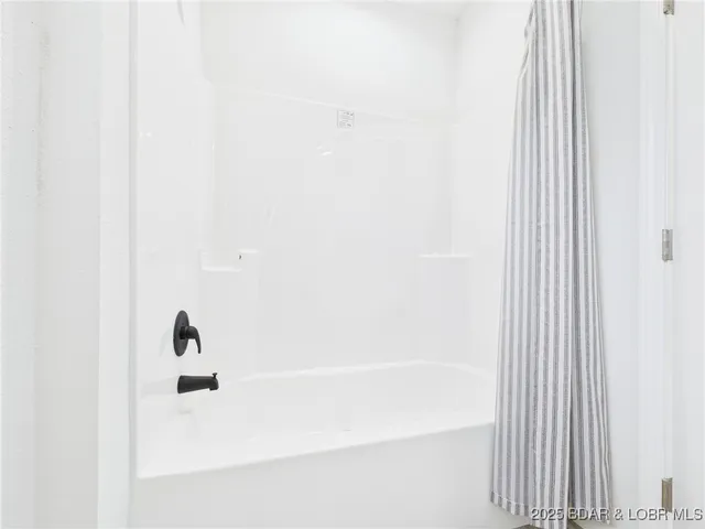 $249,500 | 100 Mayerling Drive, Laurie, MO 65037