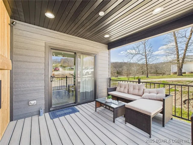 $249,500 | 100 Mayerling Drive, Laurie, MO 65037