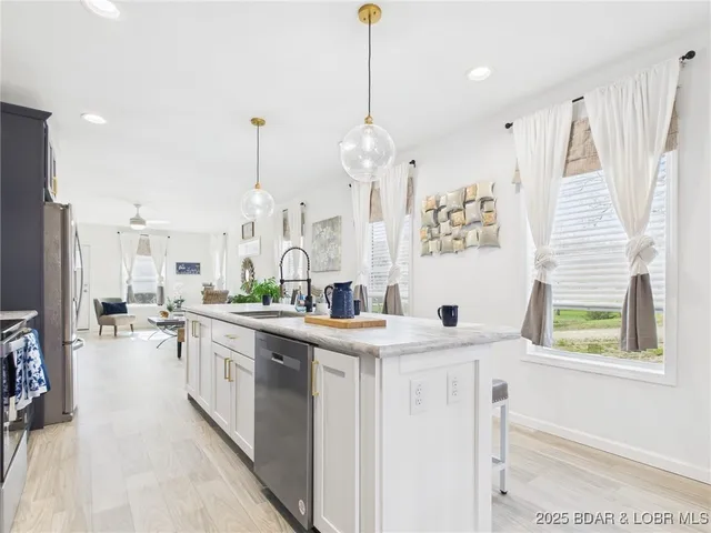 $249,500 | 100 Mayerling Drive, Laurie, MO 65037