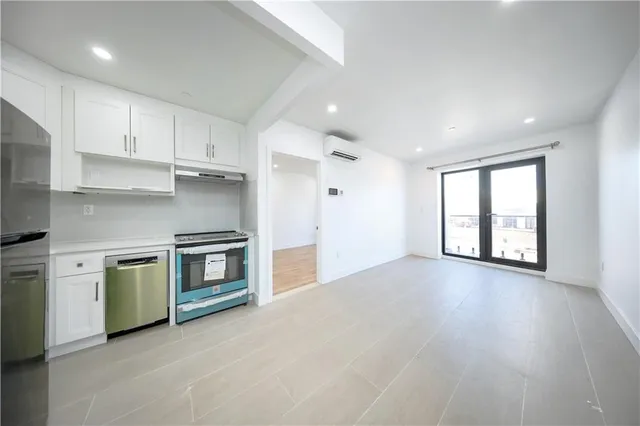 a view of empty room with closet