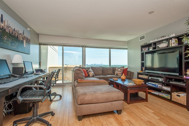 1720 Maple Avenue, Unit 2670 Evanston, IL 60201 - Photo 2 of 12