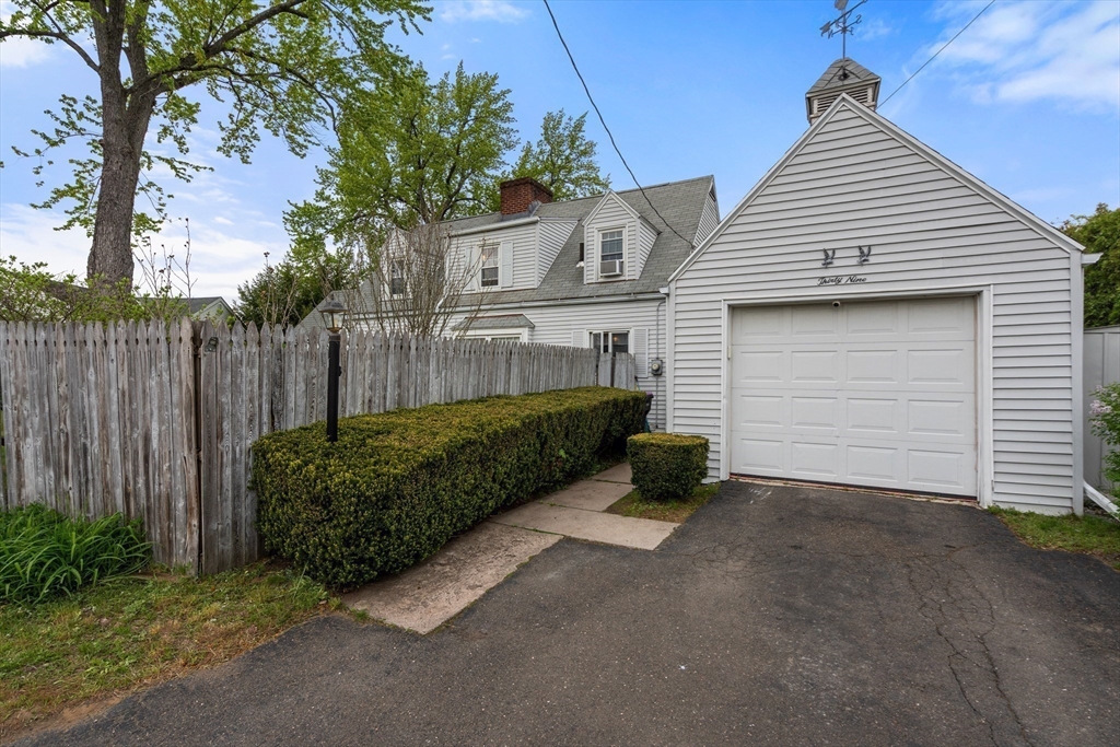 39 Pleasant Street Holyoke, MA 01040 - Photo 29 of 29
