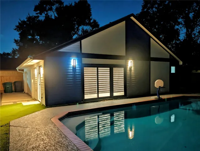 a view of an house with backyard space and balcony