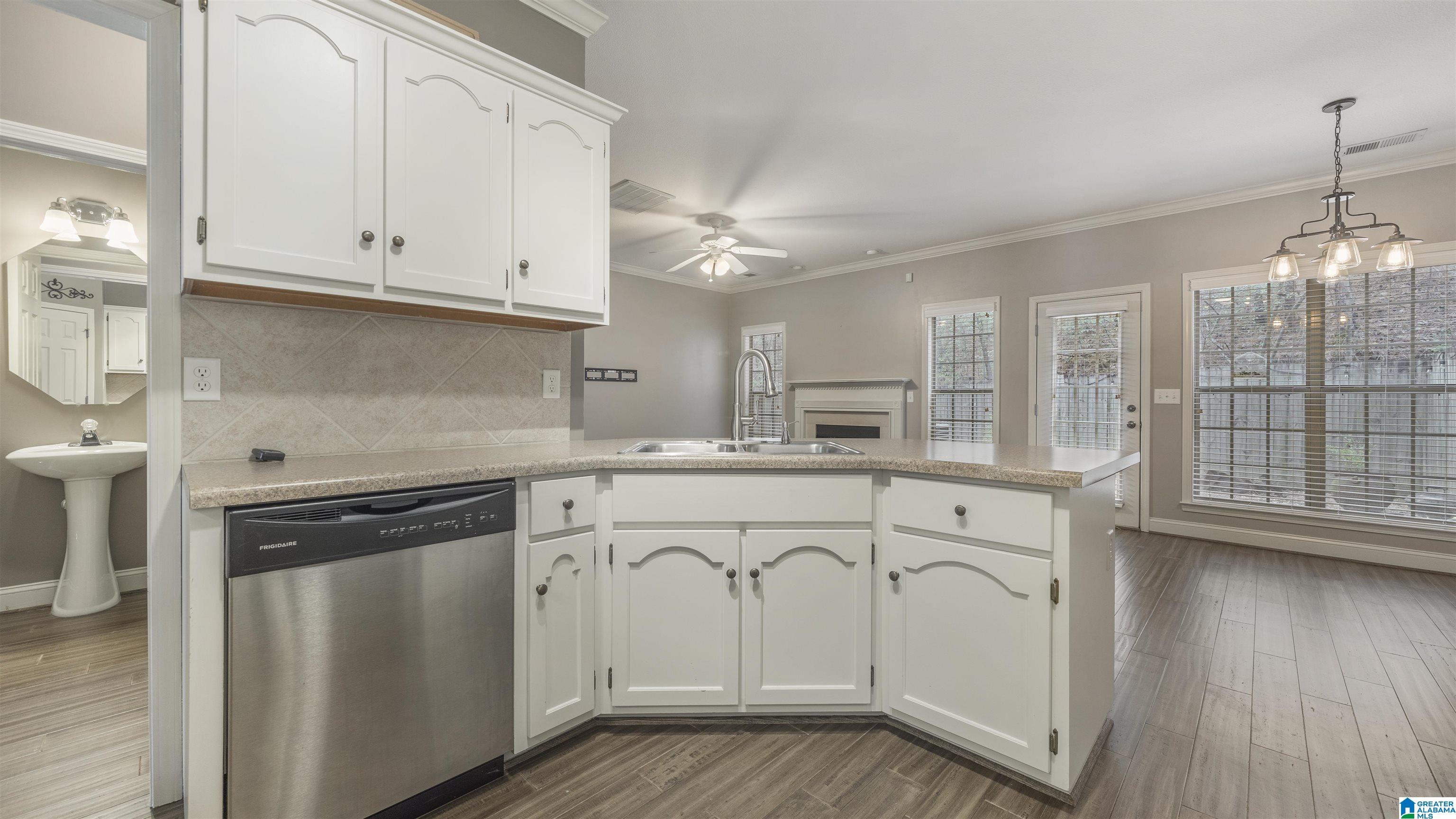 561 Hackberry Ridge Trace Birmingham, AL 35226 - Photo 8 of 32