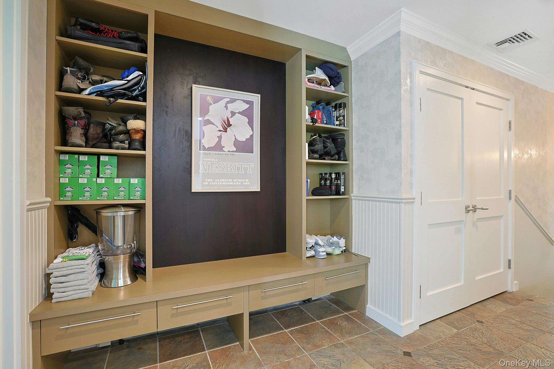 45 Jackson Road Bedford, NY 10506 - Photo 27 of 40 Mudroom with built-ins