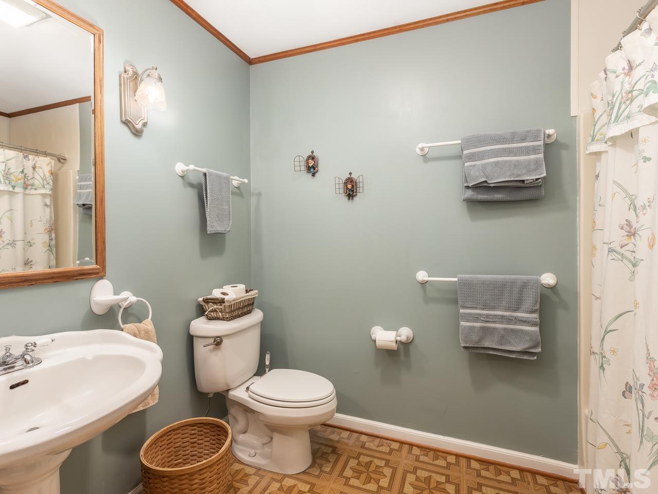 3205 Fairforest Place Raleigh, NC 27604 - Photo 20 of 28 a bathroom with a toilet a sink and mirror