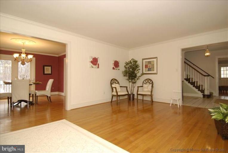 2827 Rifle Ridge Road Oakton, VA 22124 - Photo 7 of 27 a living room with furniture and a table with wooden floor