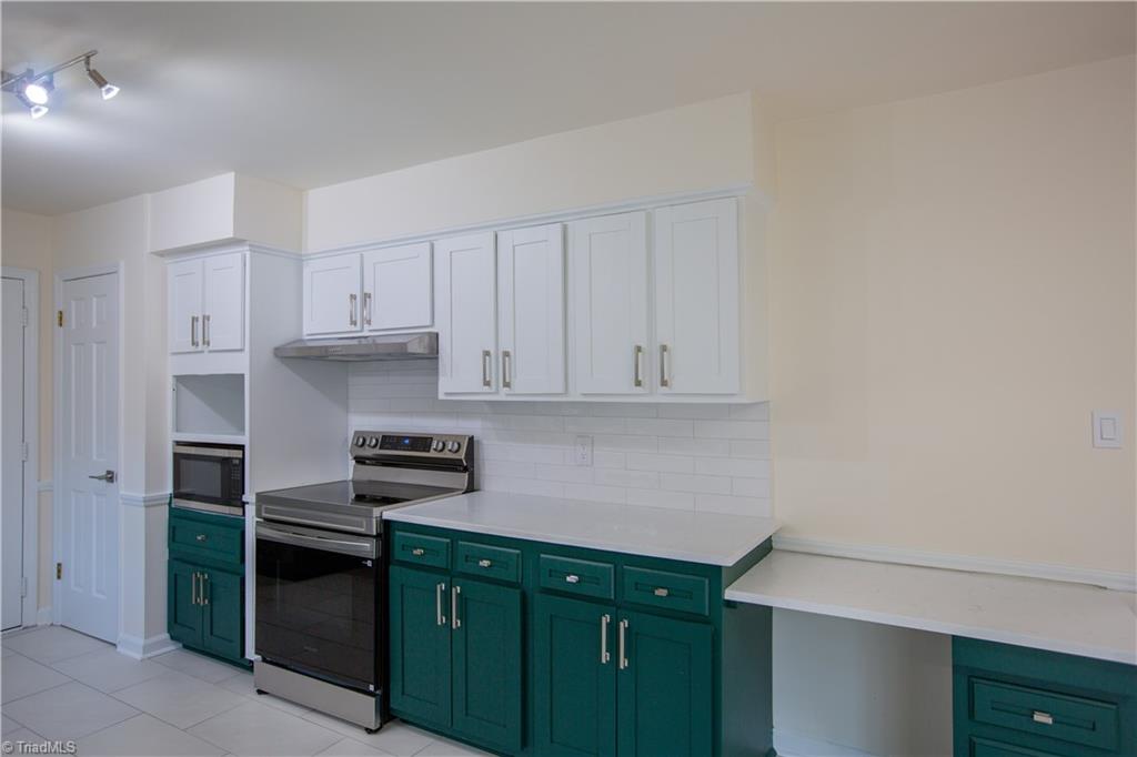 1703 Lazy Lane High Point, NC 27265 - Photo 10 of 41