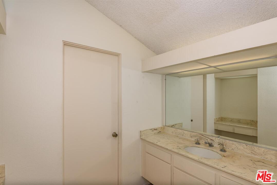 5923 Armaga Spring Road, Unit B Rancho Palos Verdes, CA 90275 - Photo 8 of 10 Gallery Image 8