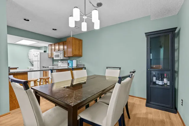 $279,000 | 3625 Gettysburg Avenue South, Unit 40, St. Louis Park, MN 55426