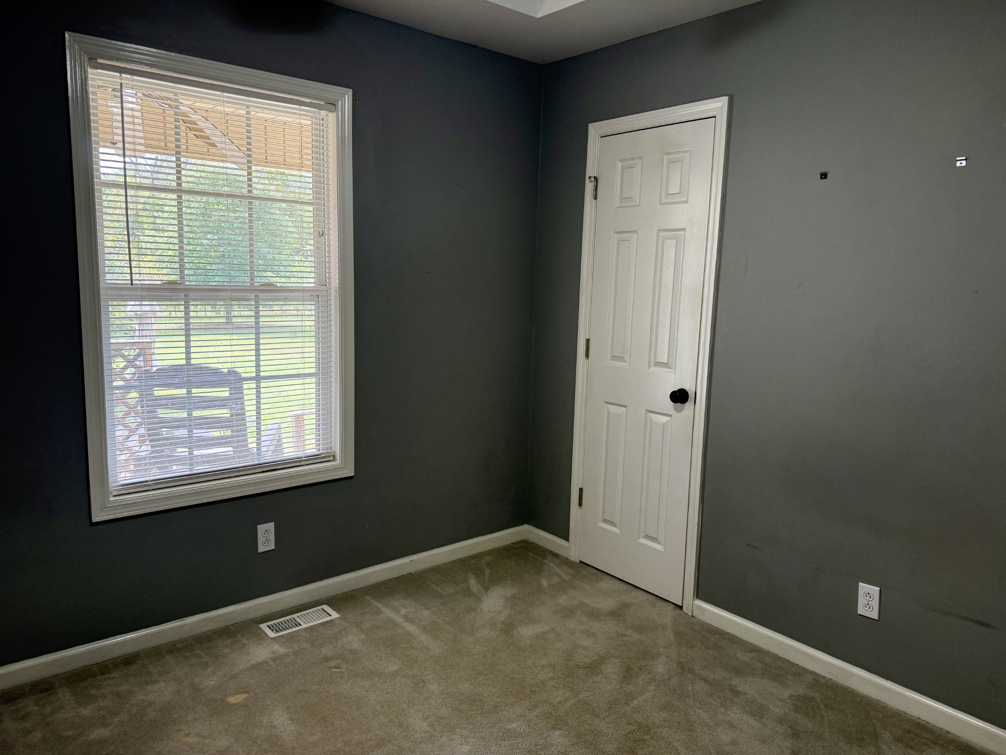 125 Maple Ridge Court McMinnville, TN 37110 - Photo 26 of 44 a room that has a window in it