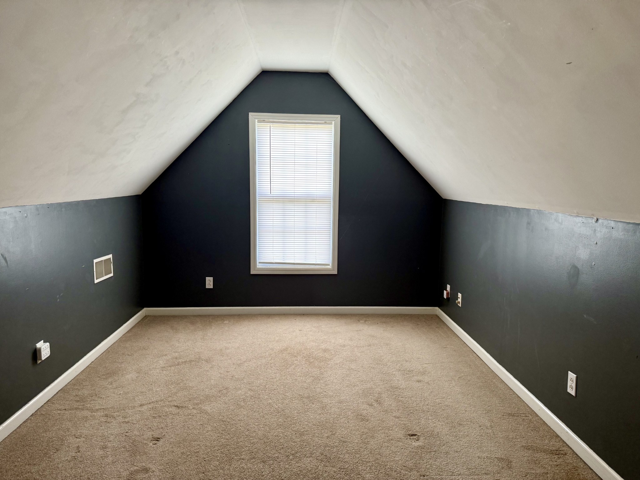 125 Maple Ridge Court McMinnville, TN 37110 - Photo 33 of 44 an empty room with windows