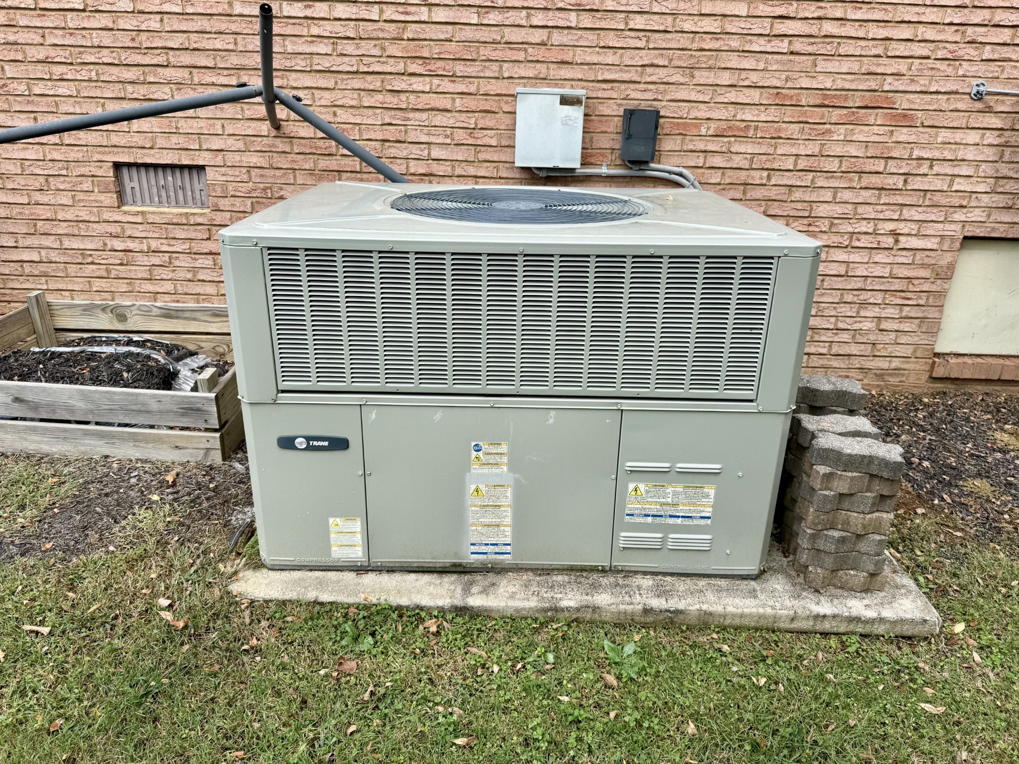 125 Maple Ridge Court McMinnville, TN 37110 - Photo 41 of 44 a front view of a house