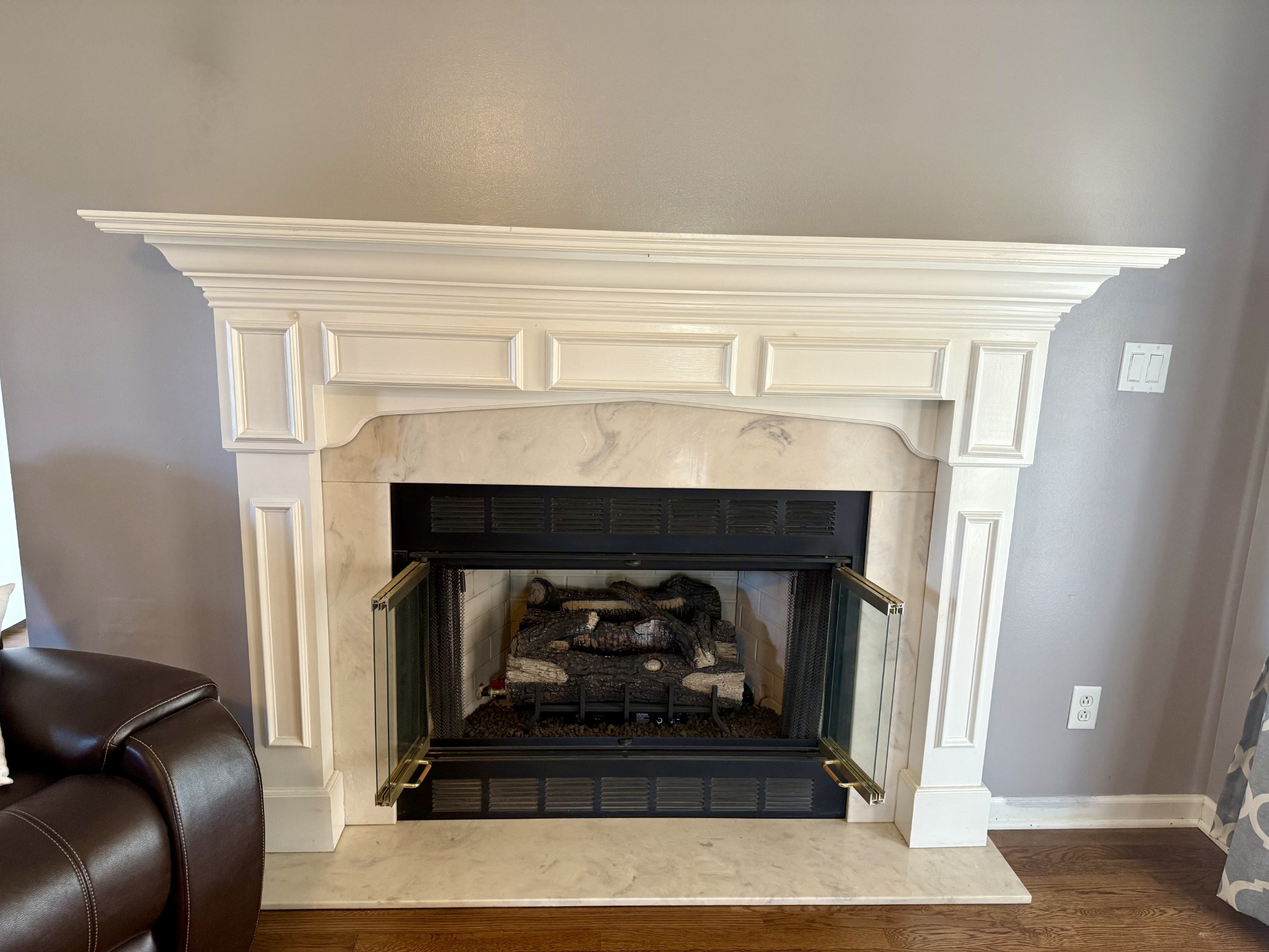 125 Maple Ridge Court McMinnville, TN 37110 - Photo 6 of 44 a living room with a fireplace