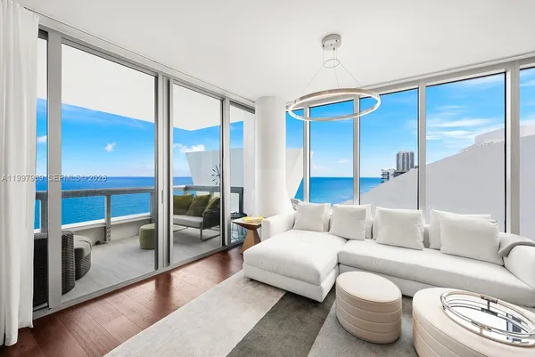 $9,995 | 6899 Collins Avenue, Unit 1908, Miami Beach, FL 33141