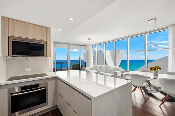 $9,995 | 6899 Collins Avenue, Unit 1908, Miami Beach, FL 33141