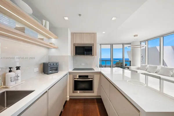$9,995 | 6899 Collins Avenue, Unit 1908, Miami Beach, FL 33141