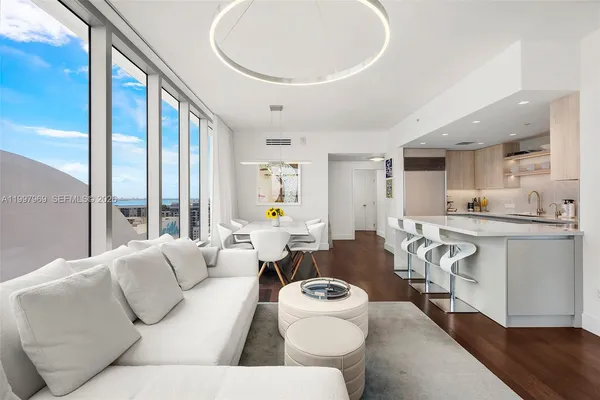 $9,995 | 6899 Collins Avenue, Unit 1908, Miami Beach, FL 33141