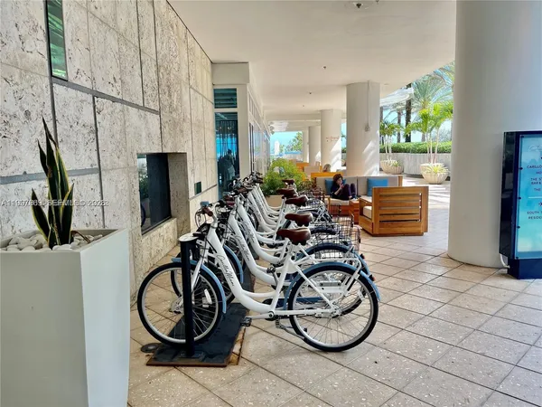 $9,995 | 6899 Collins Avenue, Unit 1908, Miami Beach, FL 33141