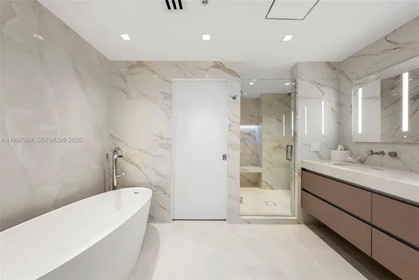 $9,995 | 6899 Collins Avenue, Unit 1908, Miami Beach, FL 33141
