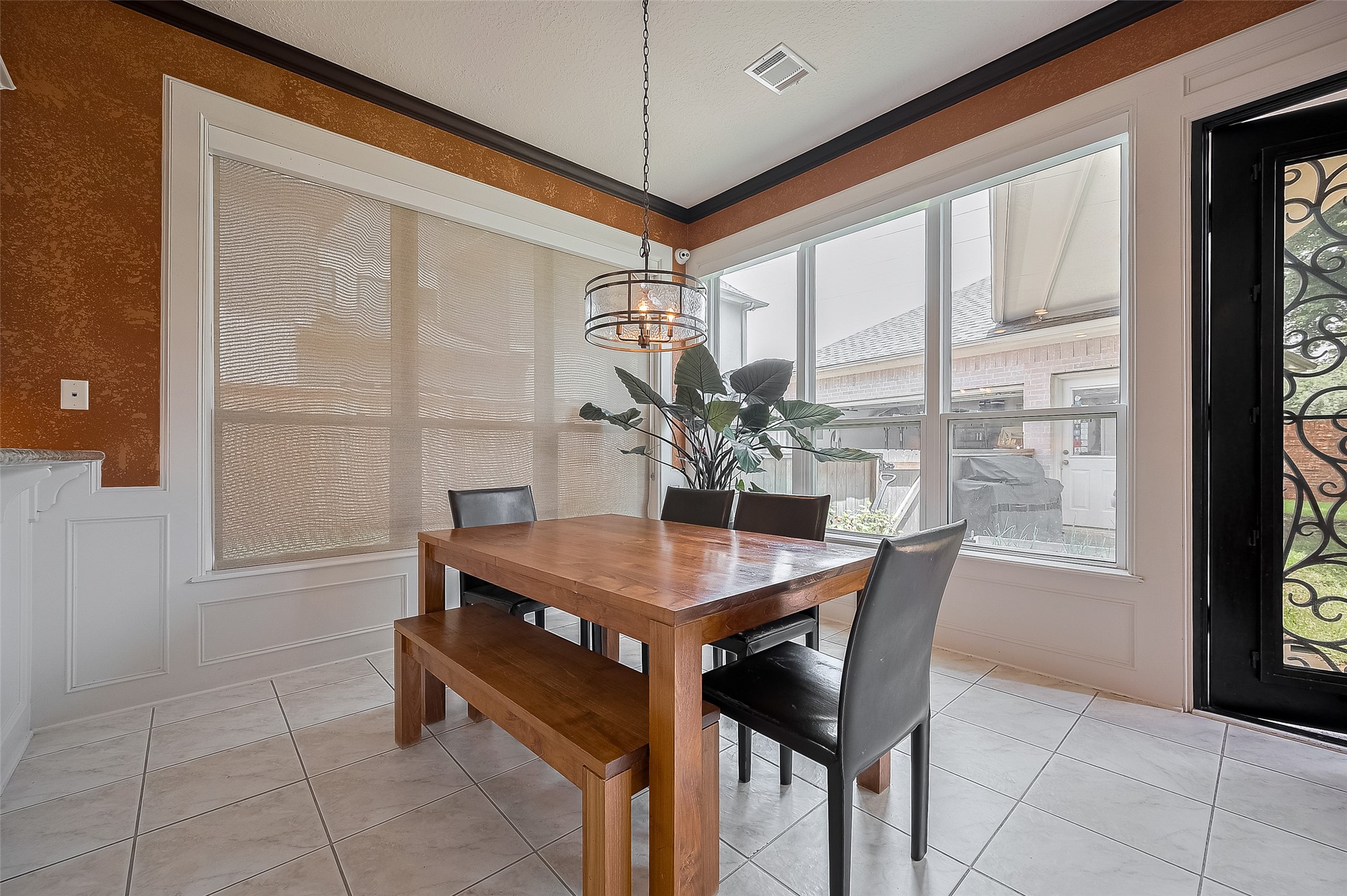 11826 Legend Manor Drive Houston, TX 77082 - Photo 14 of 43 Breakfast room off the kitchen!
