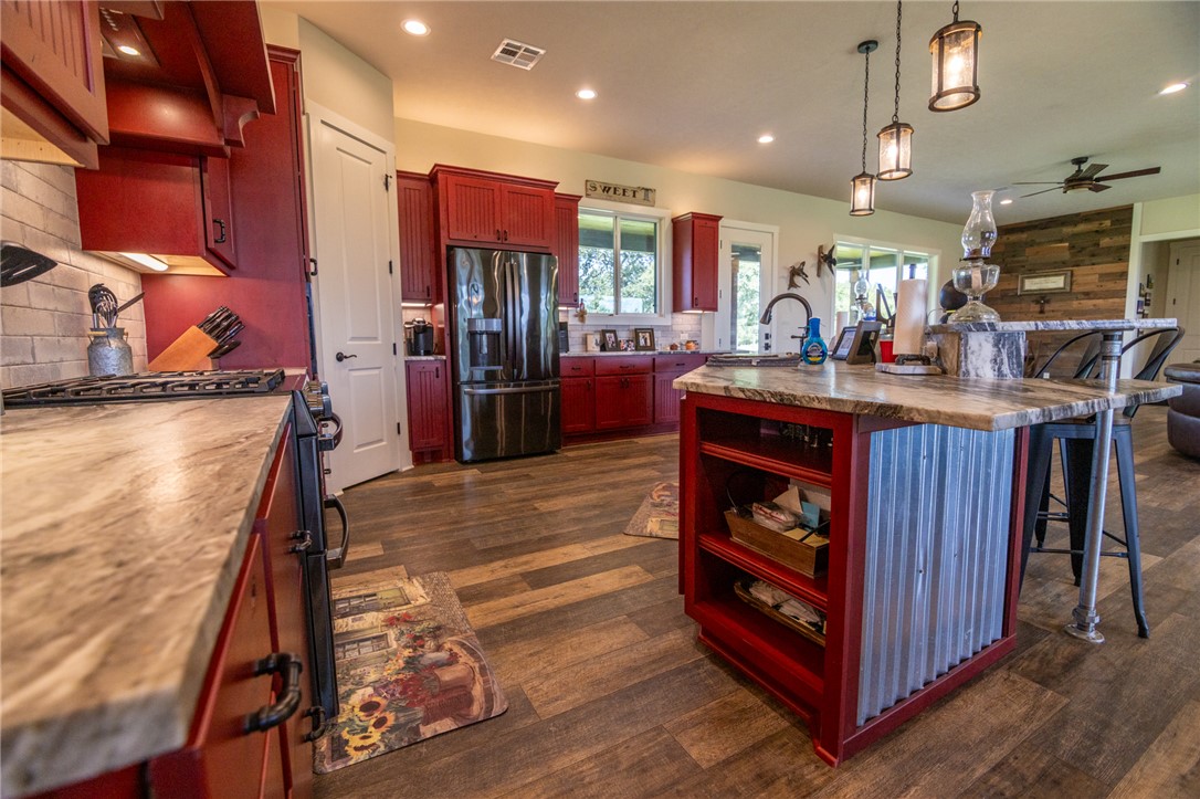 17497-495 Wilson Pasture Road Bryan, TX 77808 - Photo 19 of 50 a kitchen with stainless steel appliances granite countertop a stove and a refrigerator