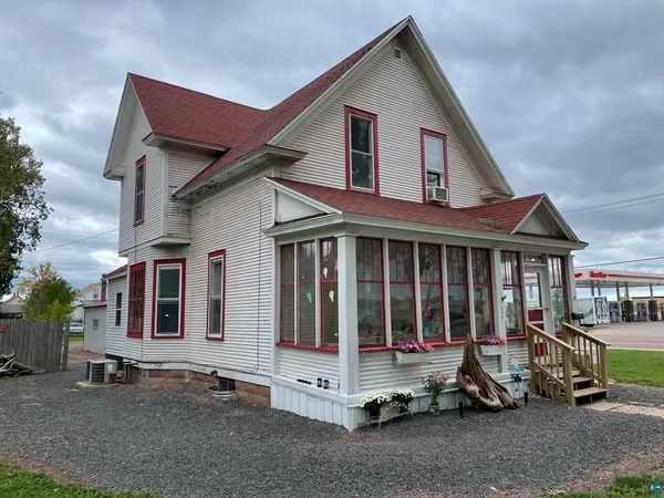 $1,175 | 605 Ellis Avenue South, Ashland, WI 54806
