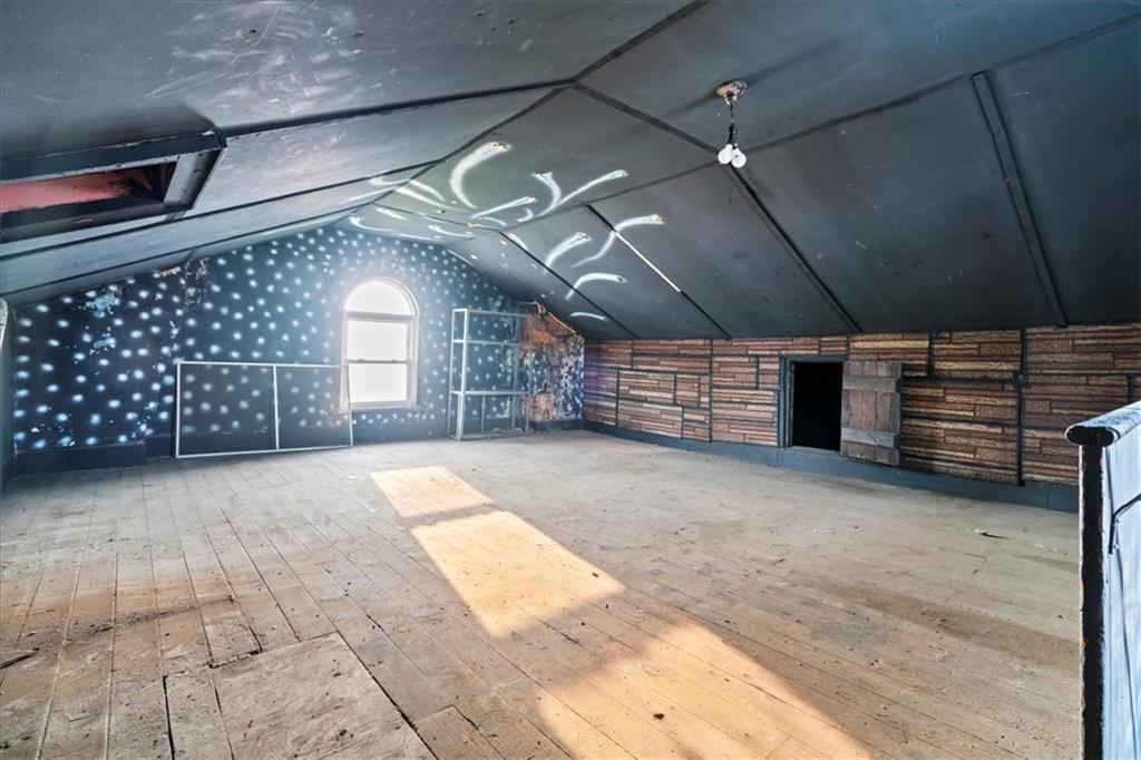 1947 South 18th Street Pittsburgh, PA 15203 - Photo 35 of 48 a view of empty room with windows